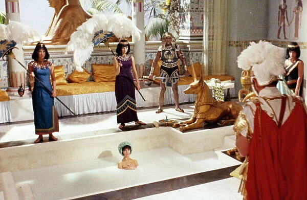 production-shot-carry-cleo-1965-8021951.jpg